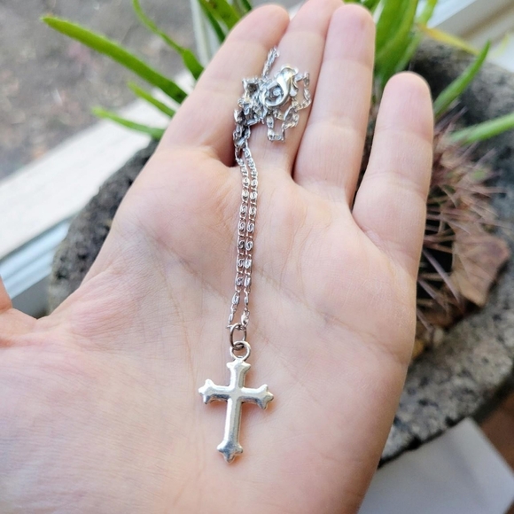 New Classic Cross Vine Leaf Dangle Drop Necklace - Picture 7 of 7
